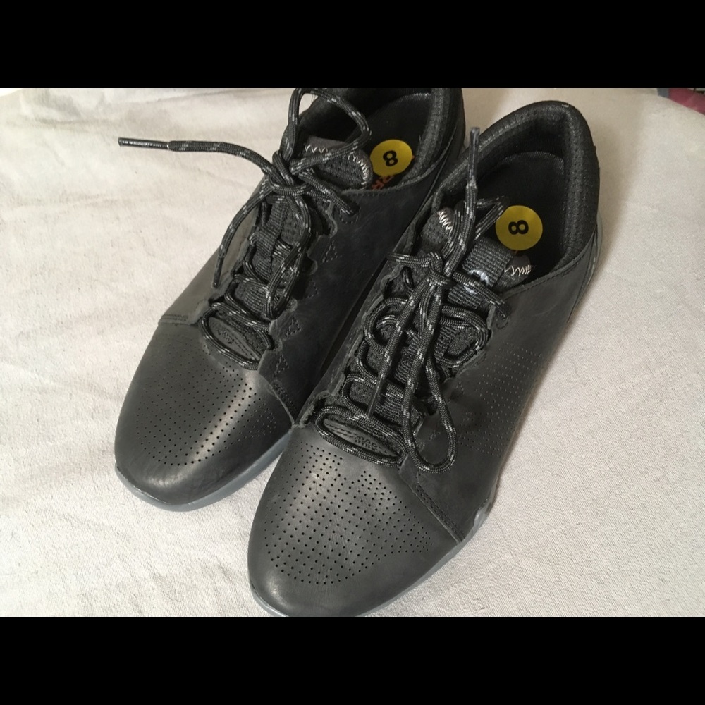 Merrell NWOT Men's Versent Kavari Leather Sneaker
